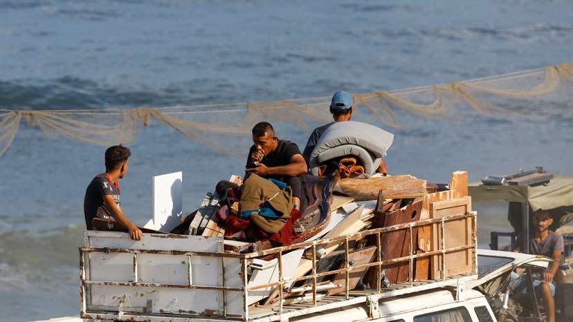 Displaced Palestinians fleeing northern Gaza move southward after Israeli forces ordered residents of Gaza City to evacuate to the south