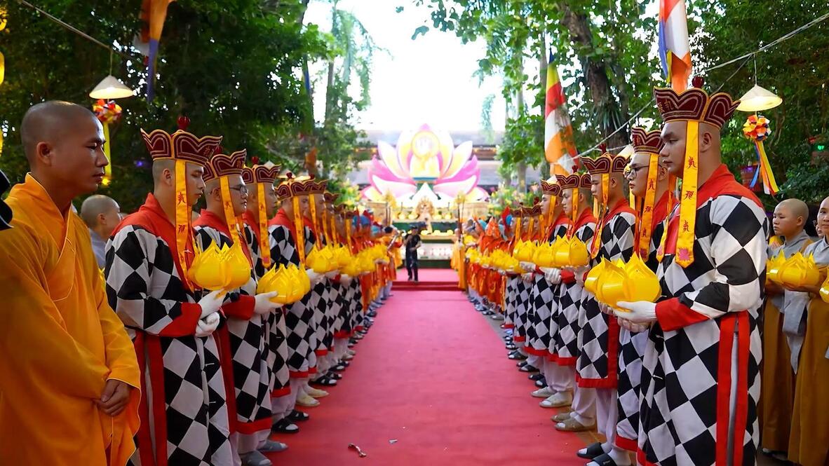 Hue celebrates Buddha's birthday procession