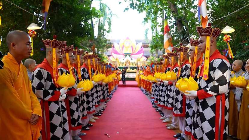 Hue celebrates Buddha's birthday procession