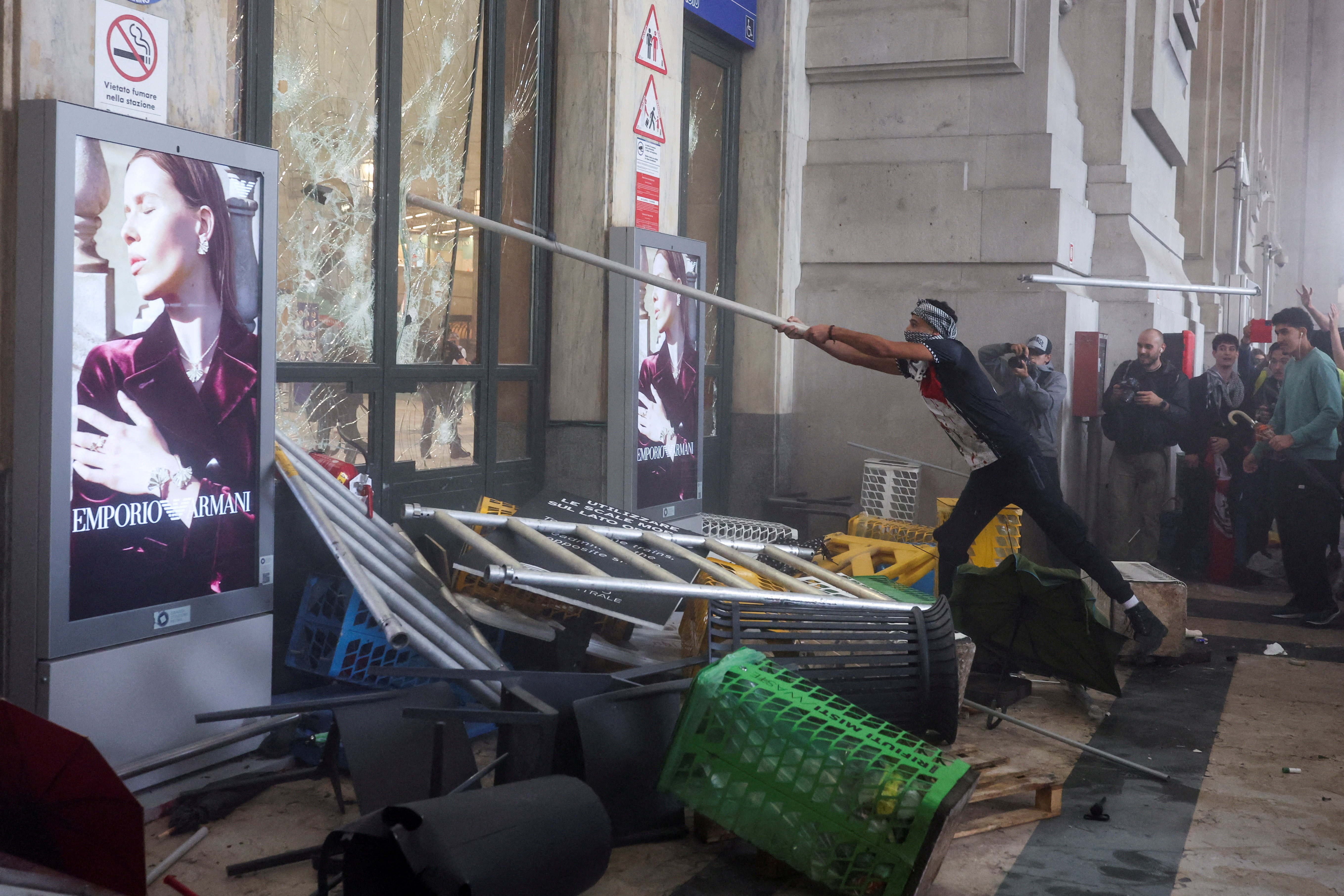 USB union holds nationwide strike, "Let's Block Everything," in solidarity with Gaza, in Milan