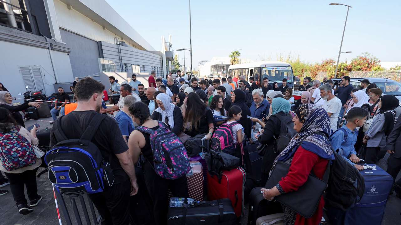 Turkish citizens queue to leave Lebanon, in Beirut