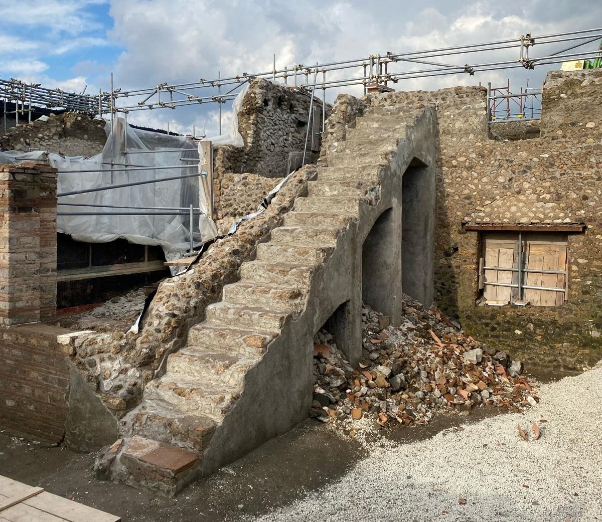 Evidences of a construction site has resurfaced in the rooms of an ancient domus during archaeological excavation in Pompeii