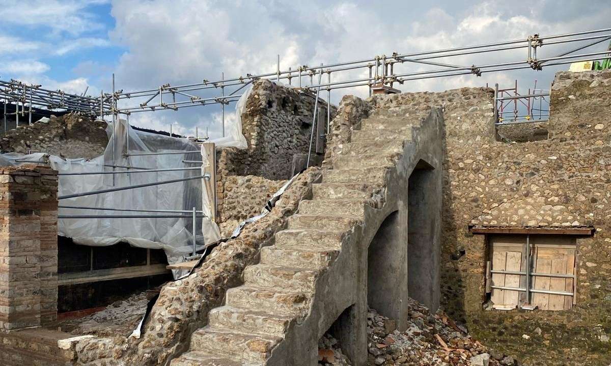 Evidences of a construction site has resurfaced in the rooms of an ancient domus during archaeological excavation in Pompeii