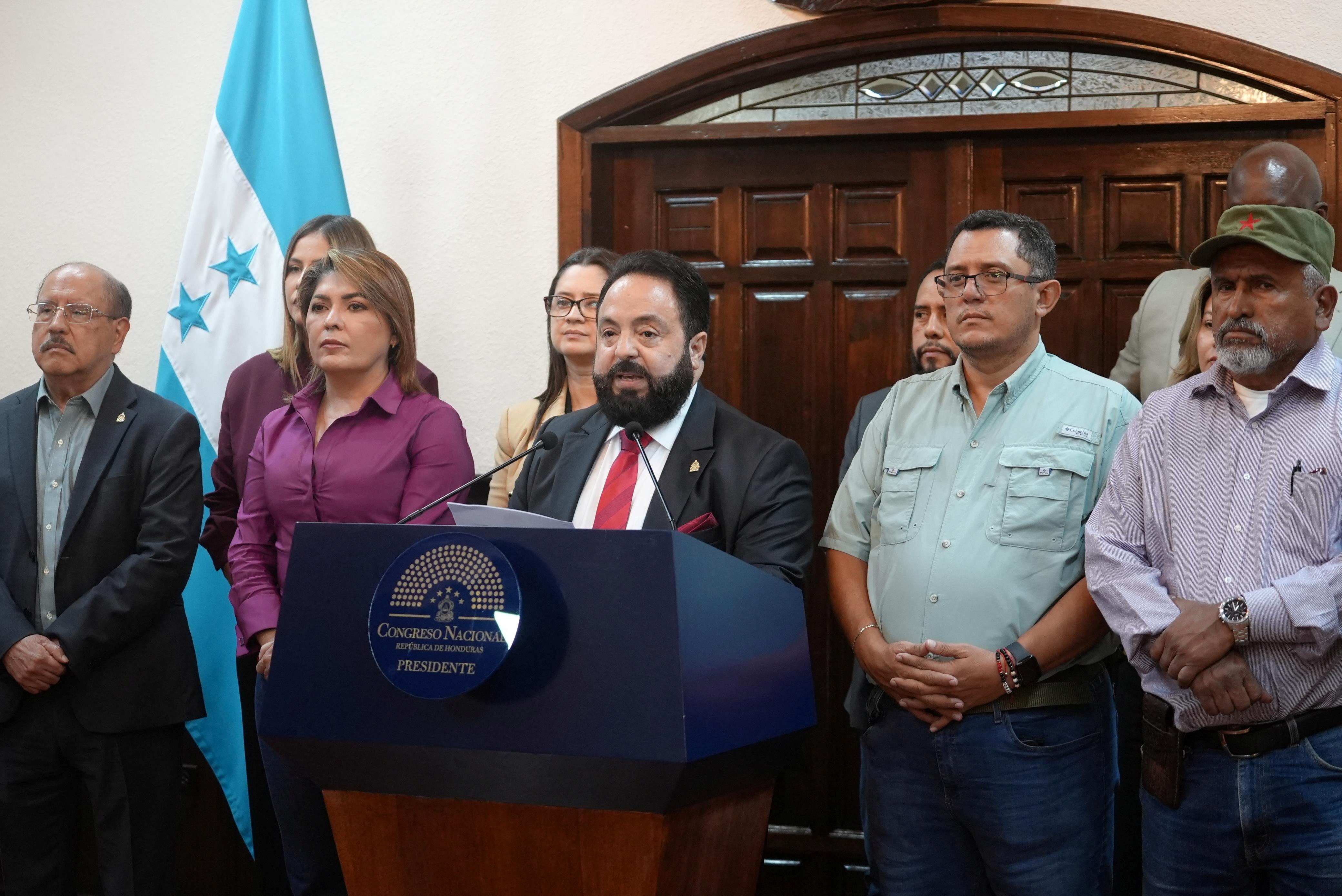 Honduras’ congress moves towards recount amid delayed election declaration