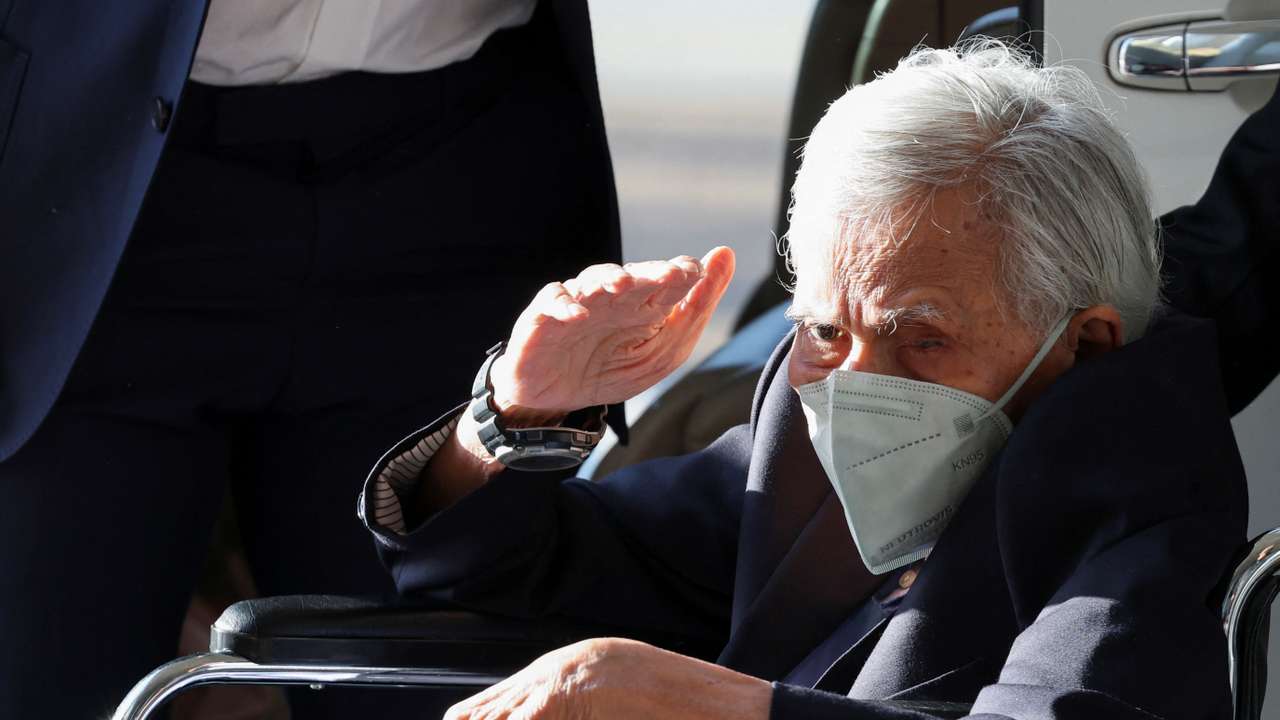 Malaysia's former finance minister Daim Zainuddin arrives at the Kuala Lumpur court complex in Kuala Lumpur