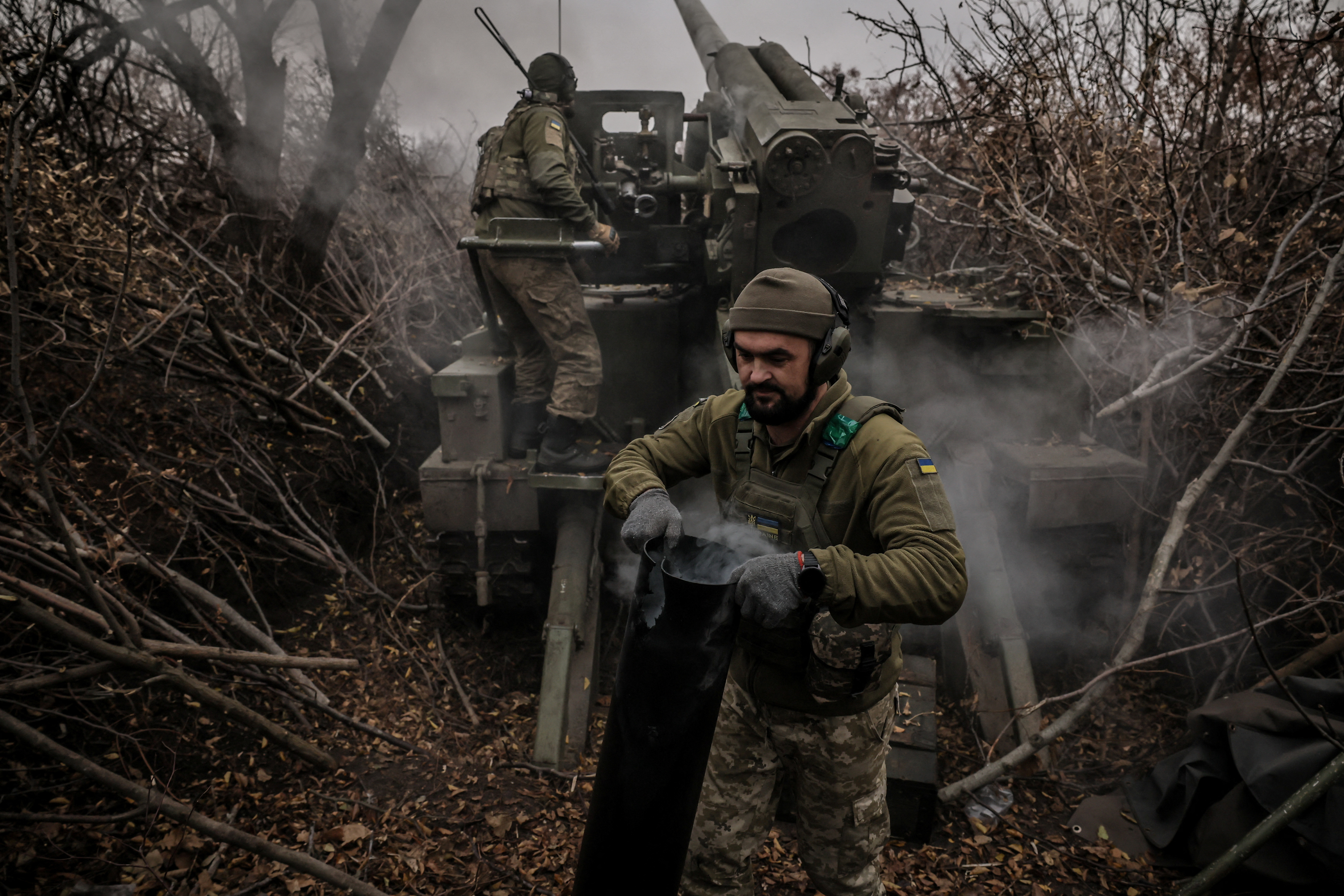 Ukrainian servicemen fire a self-propelled howitzer towards Russian troops near the frontline town of Chasiv Yar
