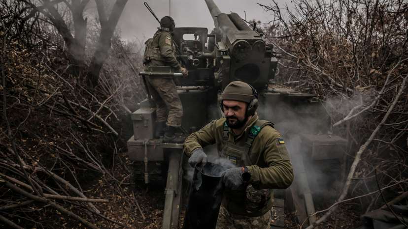 Ukrainian servicemen fire a self-propelled howitzer towards Russian troops near the frontline town of Chasiv Yar