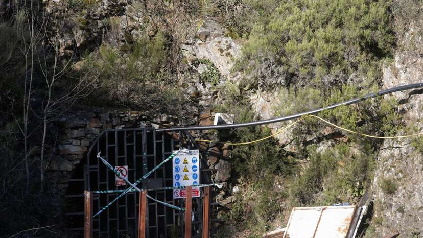 Aftermath of an accident in a coal mine, in Degana