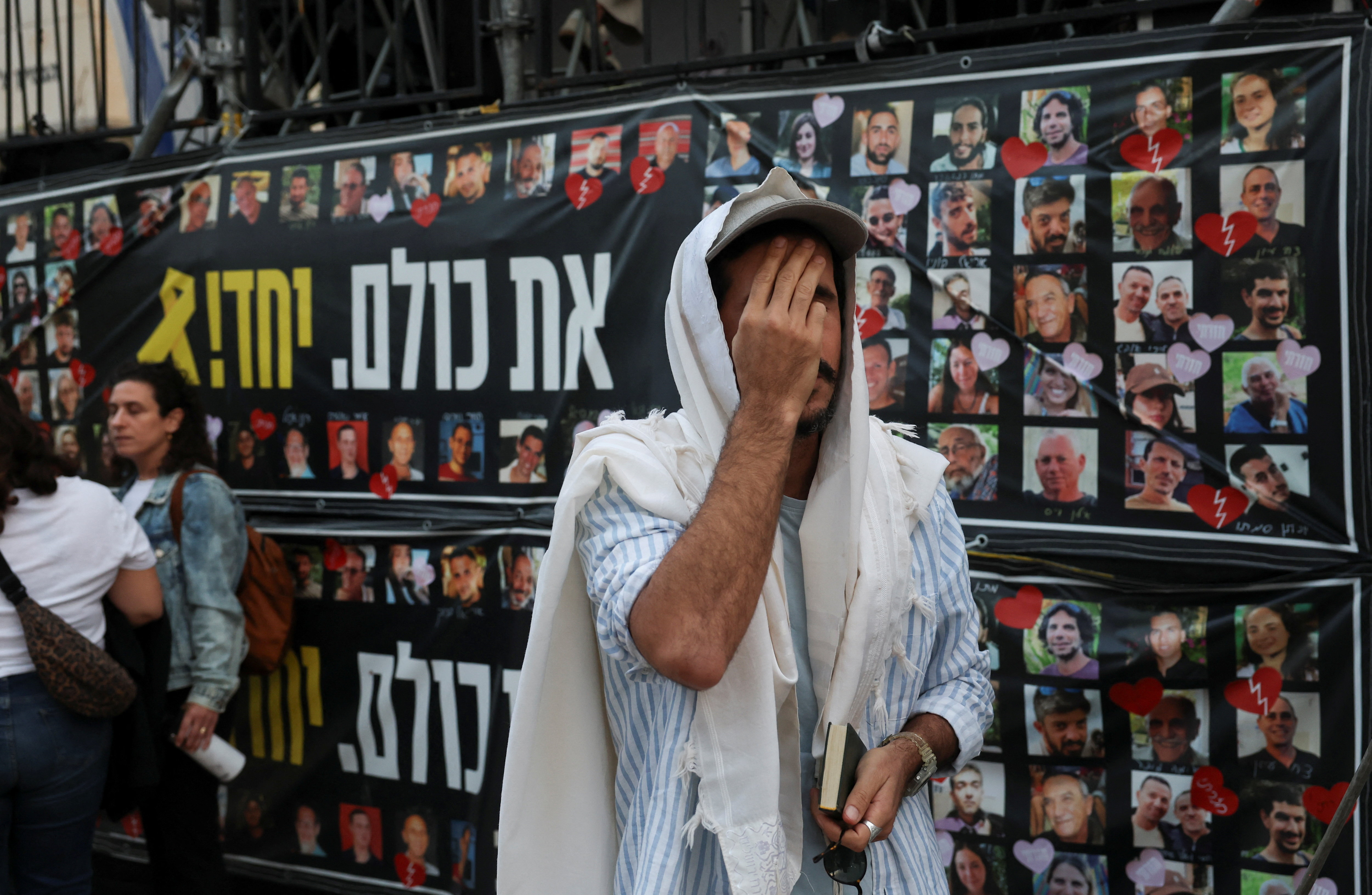 Hostages-prisoners swap deal between Hamas and Israel