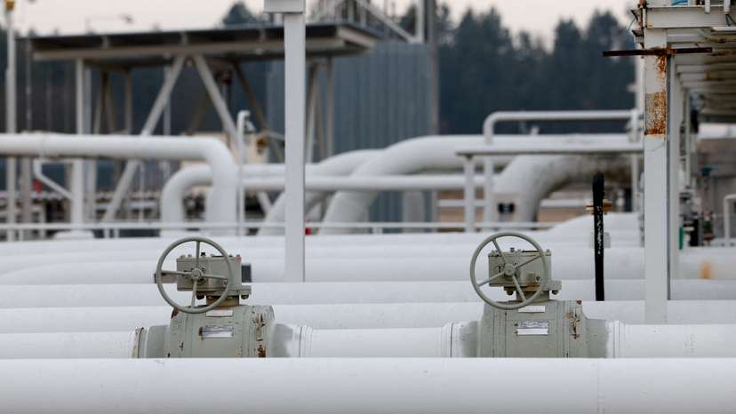Mero central oil tank farm in the village of Nelahozeves