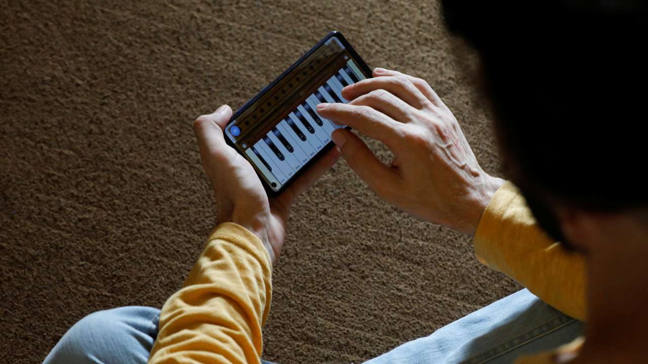 Pakistan gives last warning to undocumented immigrants to leave, in Karachi