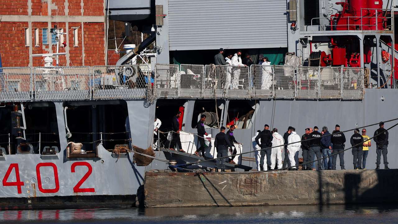 Italian navy ship Libra carrying migrants arrives in Shengjin