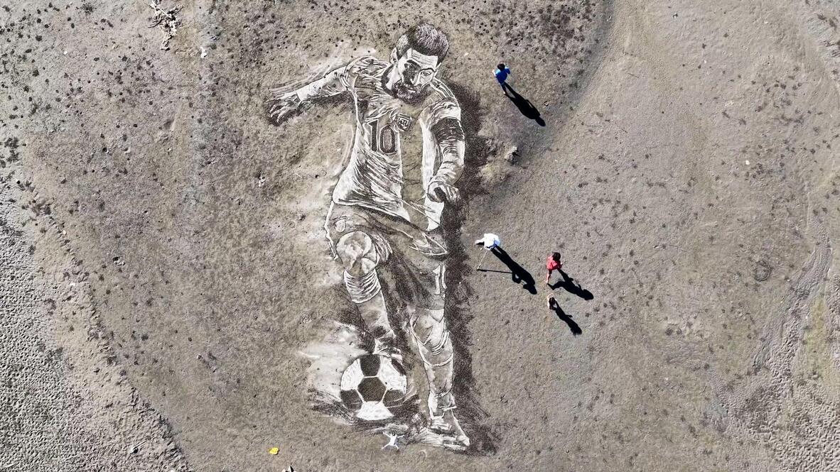 Sand Artist Brings Messi To Life 