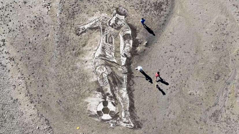 Sand Artist Brings Messi To Life