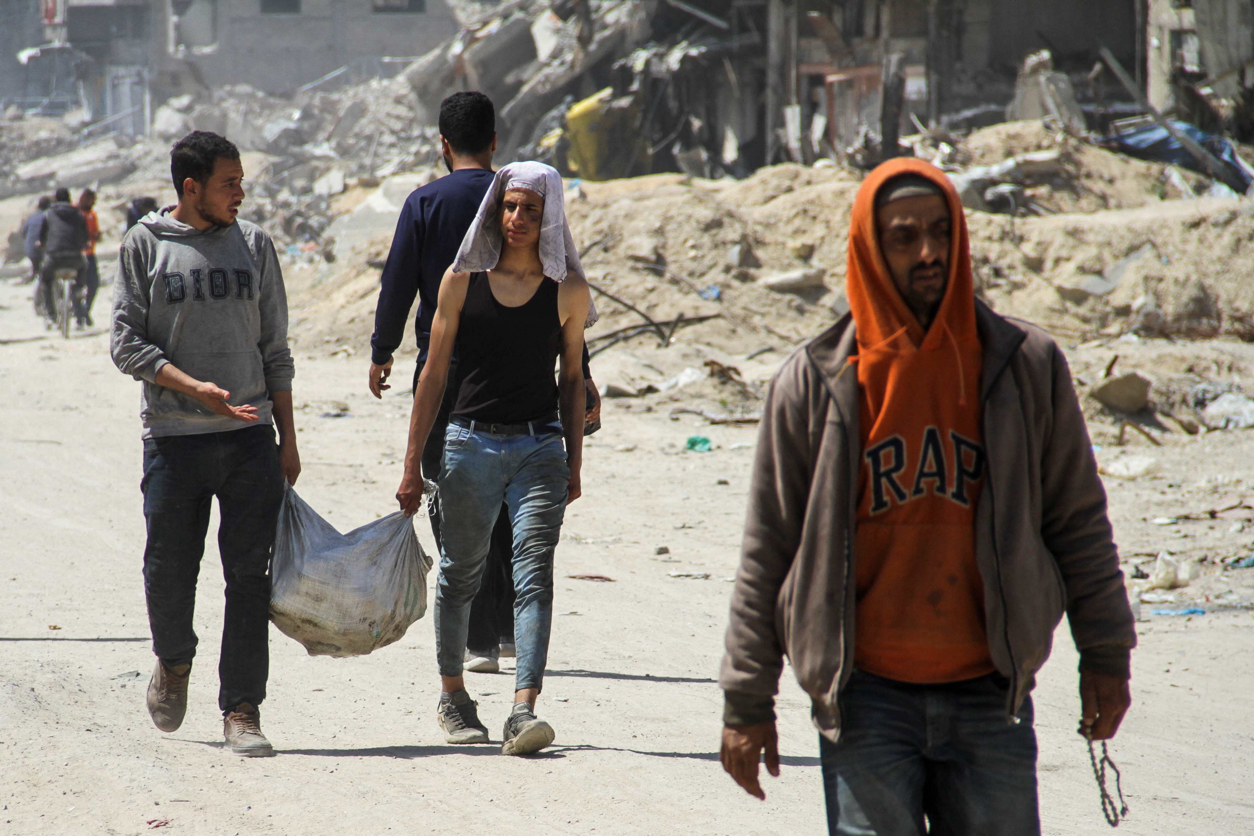 Palestinians gather in hope of receiving aid in Gaza City