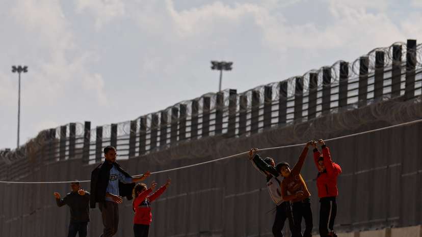 Displaced Palestinians who fled their houses due to Israeli strikes take shelter at the border with Egypt