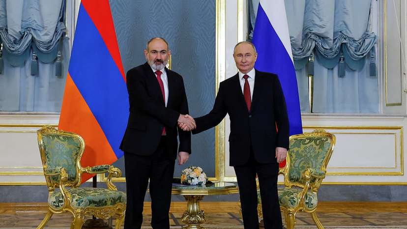 Russian President Putin and Armenian Prime Minister Pashinyan meet in Moscow