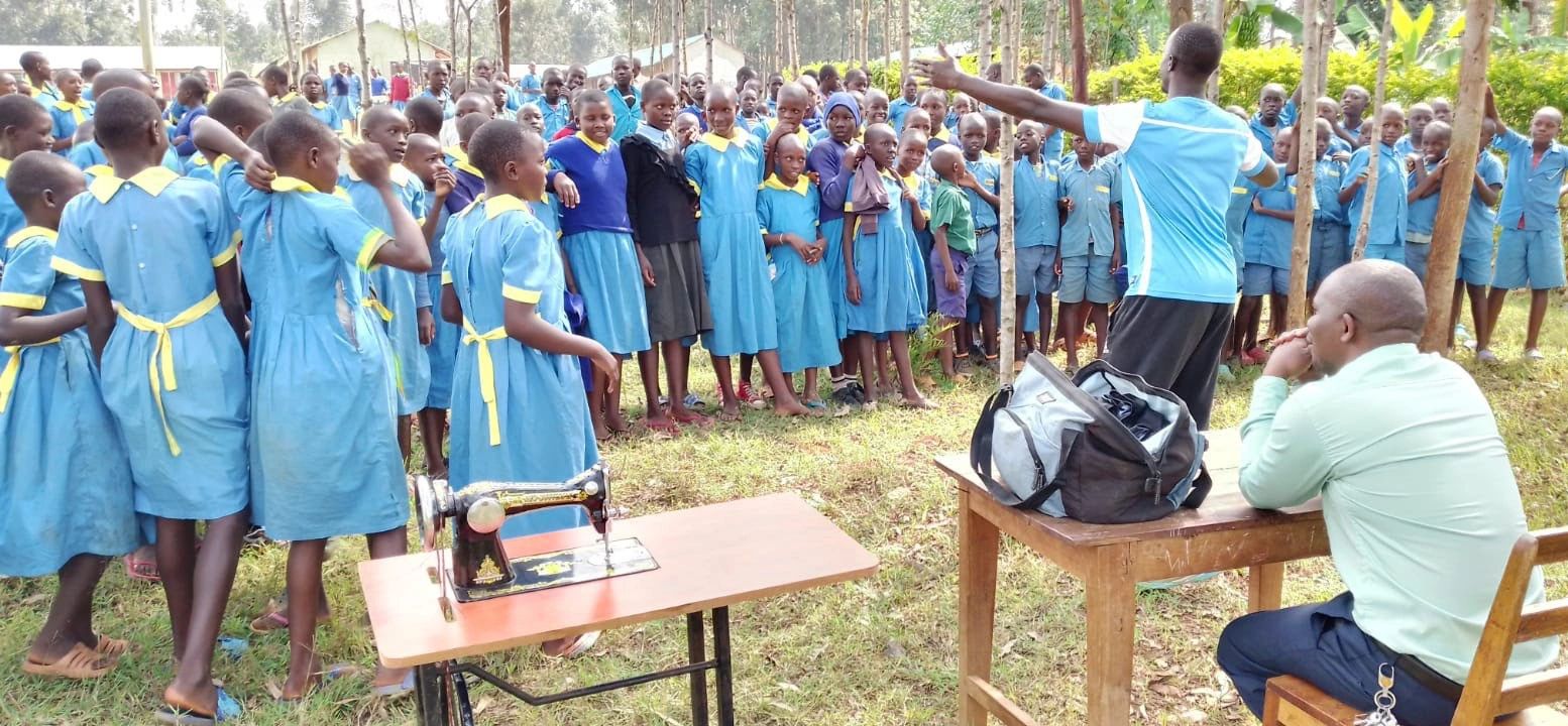 FWBK- Osoya instructing students