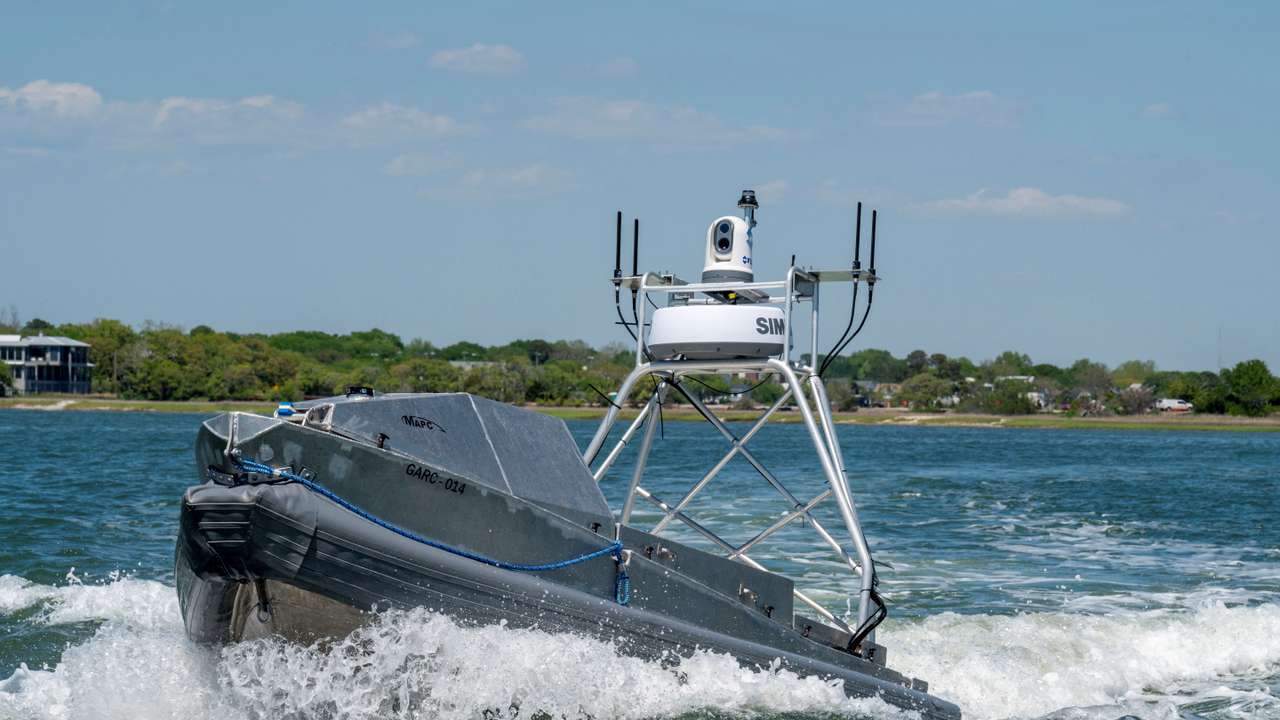 U.S. Navy Global Autonomous Reconnaissance Craft manoeuvres during Exercise Southern Lightning in Charleston