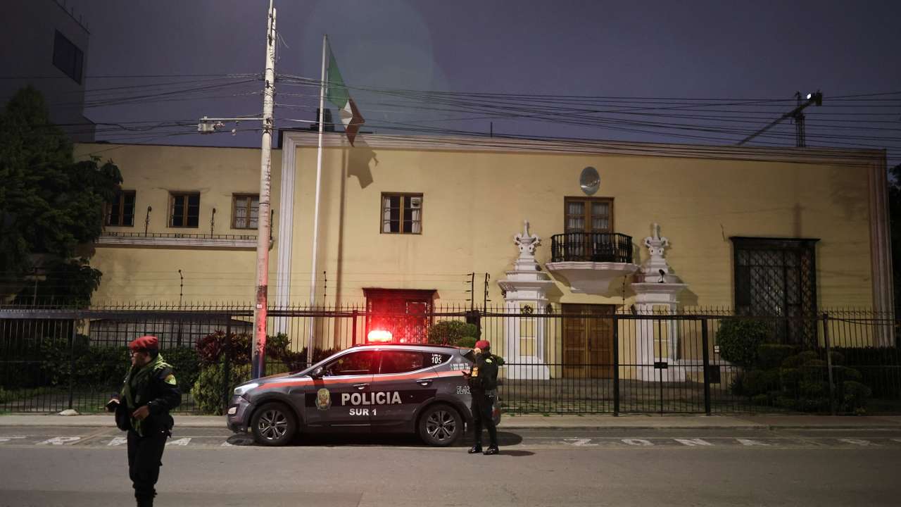 Peru breaks off diplomatic relations with Mexico after ex-PM flees to Mexican embassy