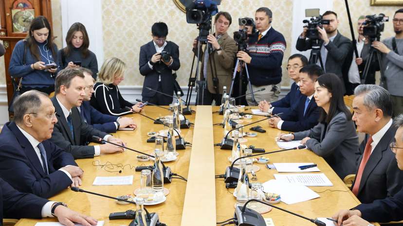 Russian Foreign Minister Sergei Lavrov and Chinese Foreign Minister Wang Yi meet in Moscow
