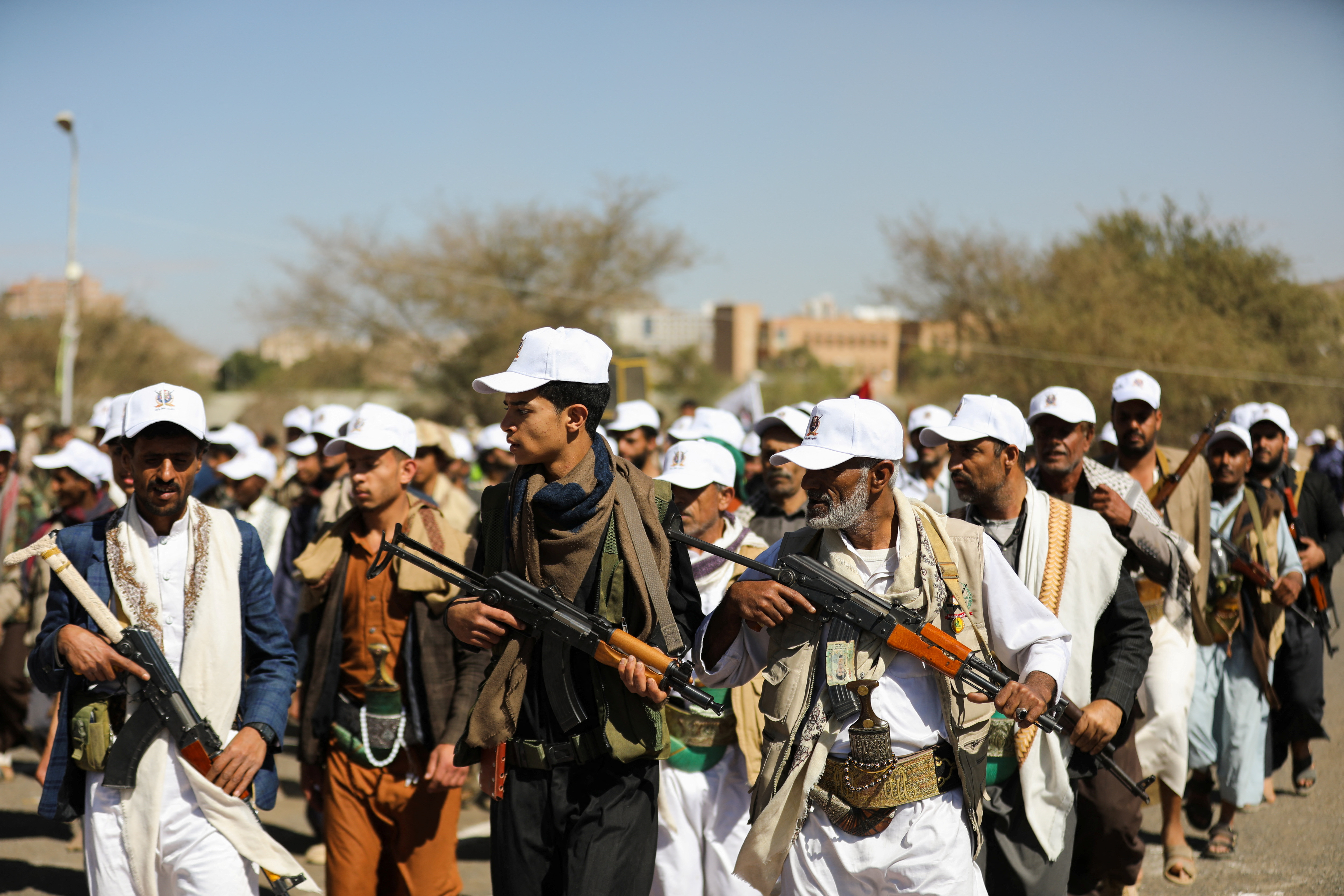 New Houthi recruits parade in solidarity with the Palestinians in Sanaa