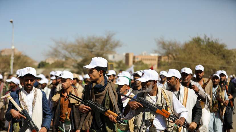 New Houthi recruits parade in solidarity with the Palestinians in Sanaa
