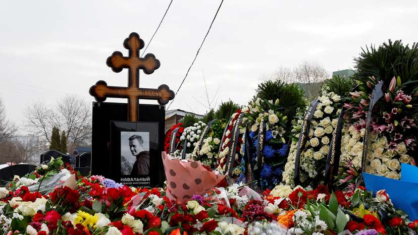FILE PHOTO: Mourners come to grave of Russian opposition leader Alexei Navalny