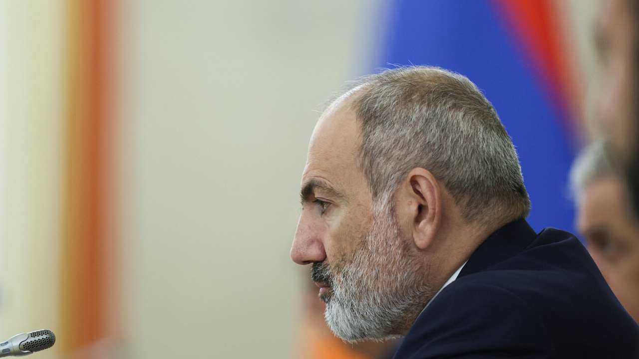 Russian President Putin and Armenian Prime Minister Pashinyan meet in Moscow