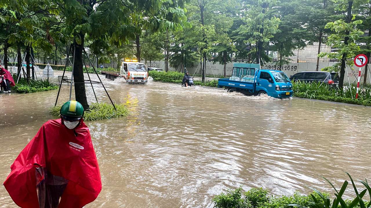 Typhoon Bualoi makes landfall in Vietnam
