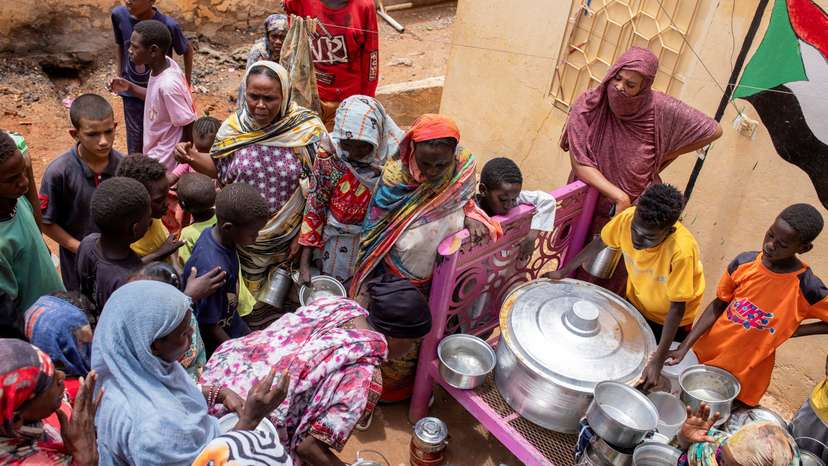 FILE PHOTO: Sudan's grassroots aid network targeted as it tries to fend off famine