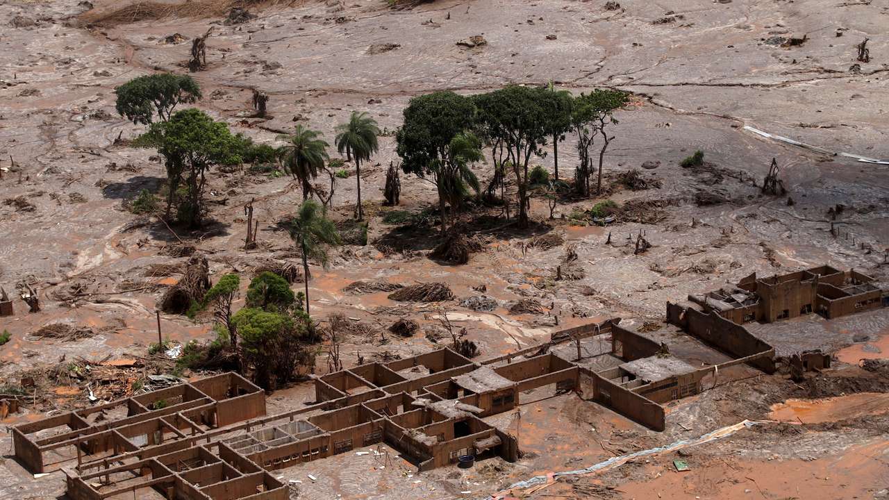 FILE PHOTO: The debris of the municipal school of Bento Rodrigues district, which was covered with mud after a dam owned by Vale SA and BHP Billiton Ltd burst, is pictured in Mariana