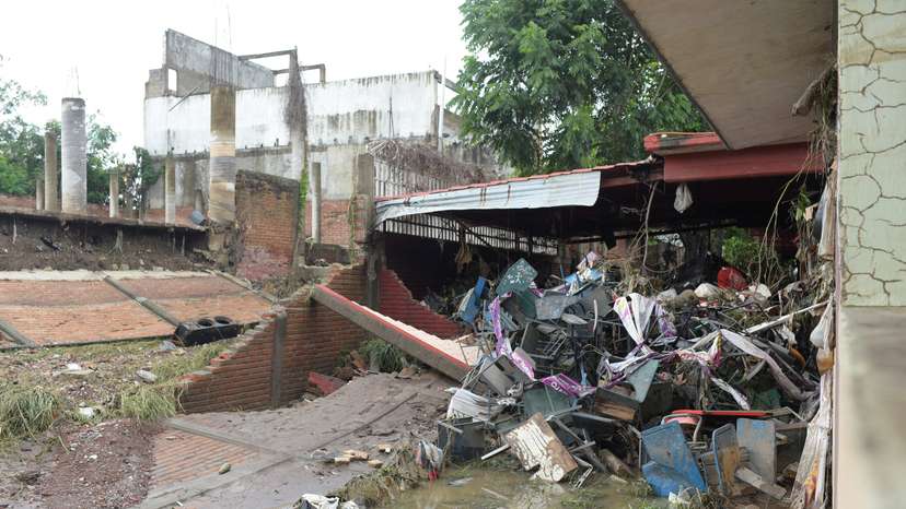 Torrential rains burst rivers, sparking floods in eastern Mexico
