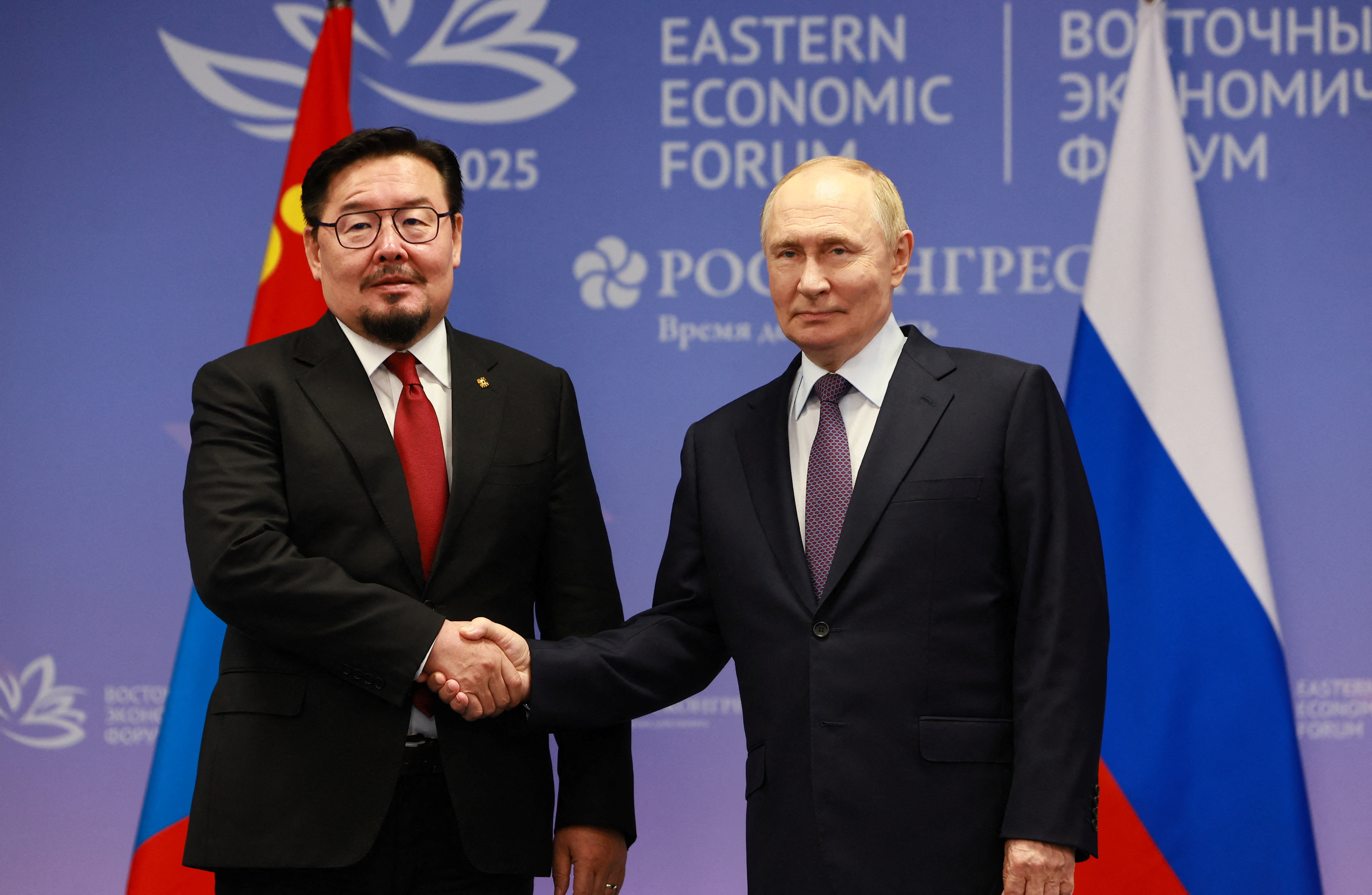 Russian President Vladimir Putin and Mongolian Prime Minister Zandanshatar Gombojav meet in Vladivostok