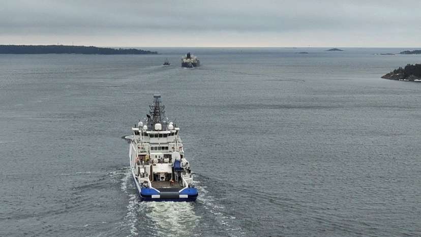 Finnish Border Guard's ship Turva escorts Cook Islands-registered oil tanker Eagle S to sea