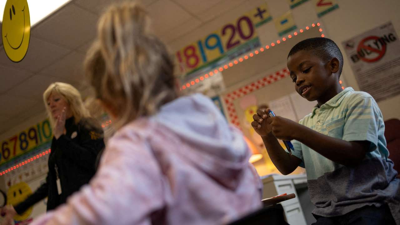 U.S. schools faced with rising numbers of migrant students