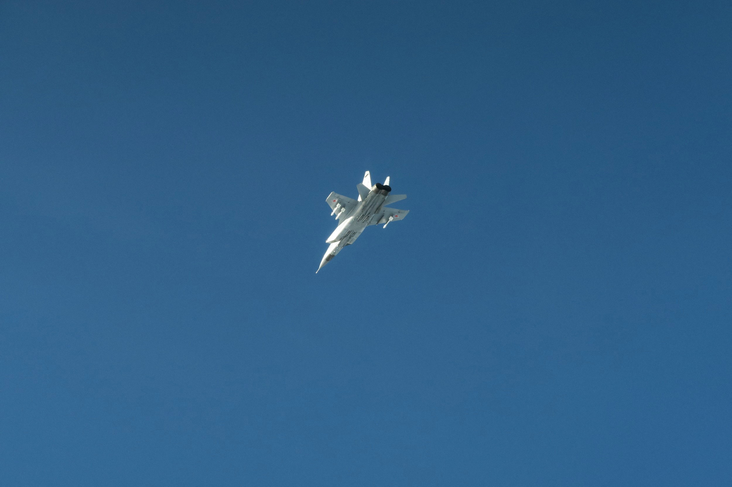 Swedish military publishes pictures of Russian jets