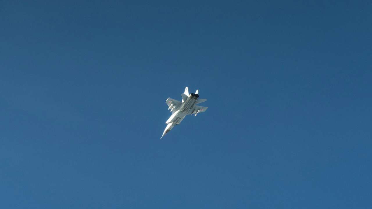 Swedish military publishes pictures of Russian jets