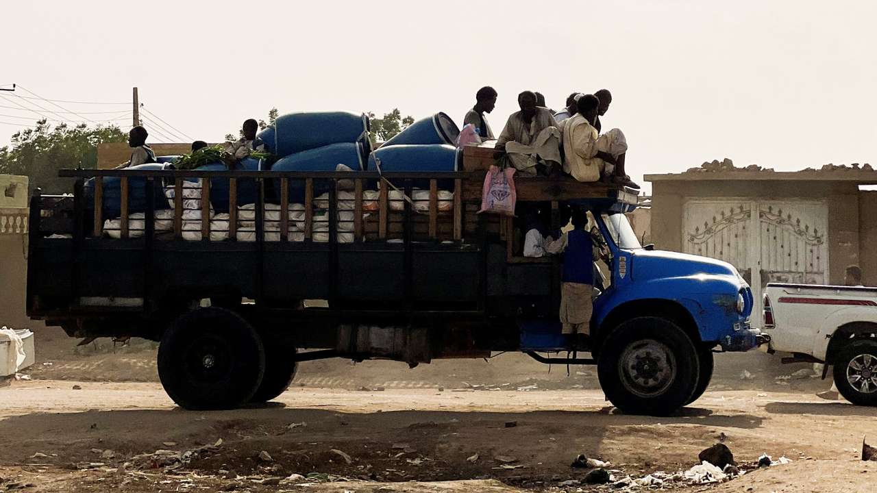 Families flee RSF advances in Sudan's El Gezira state