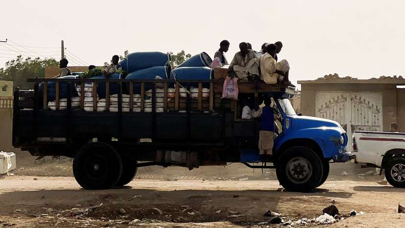 Families flee RSF advances in Sudan's El Gezira state