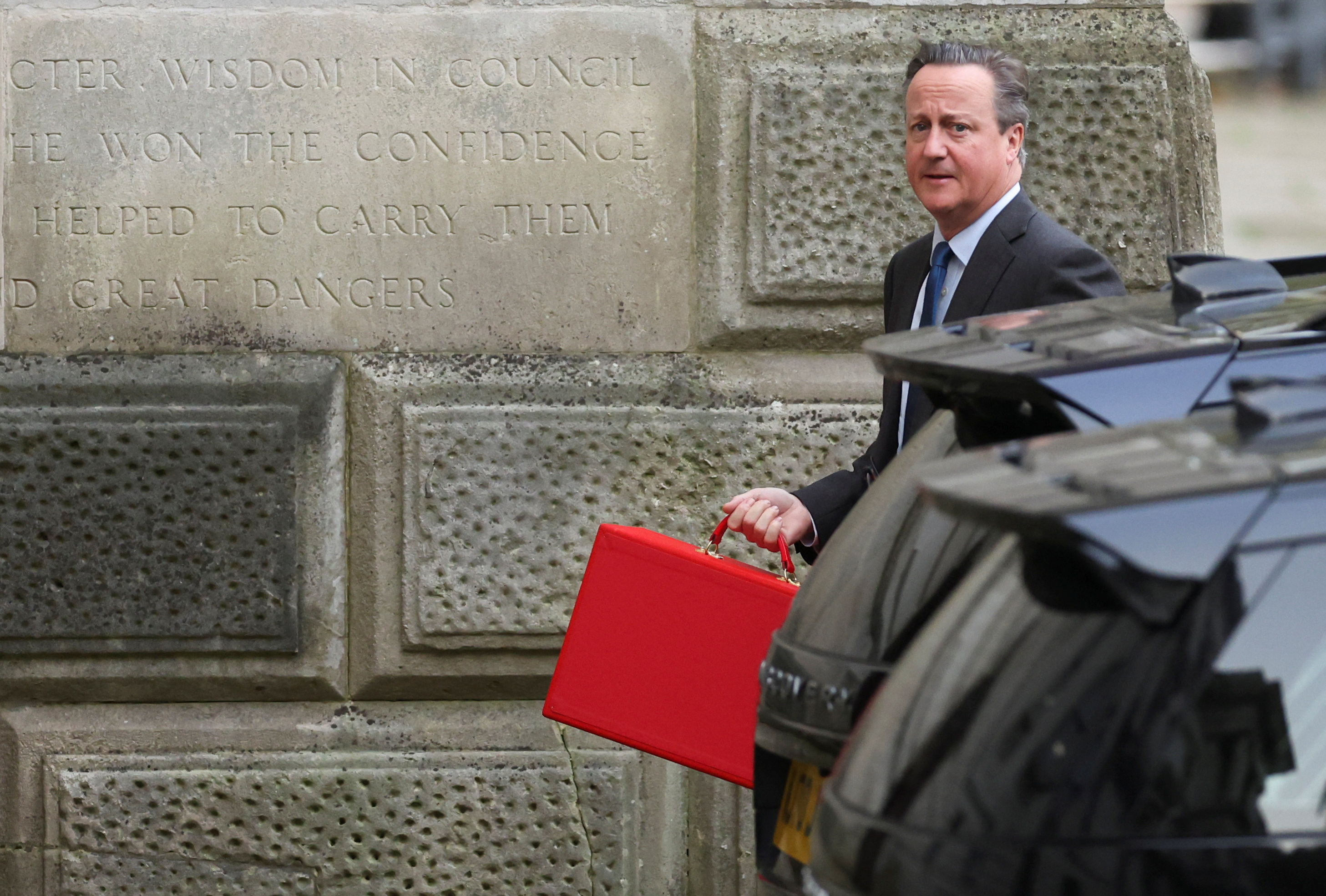 New British Cabinet meets for the first time