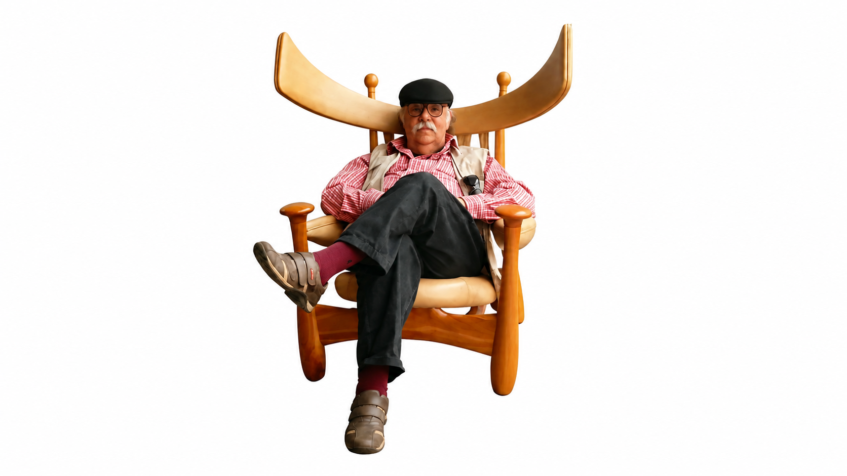 O arquiteto e designer Sergio Rodrigues, em sua poltrona Chifruda, é homenageado pela CasaCor Rio.