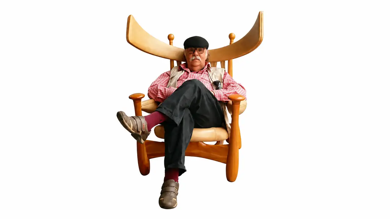 O arquiteto e designer Sergio Rodrigues, em sua poltrona Chifruda, é homenageado pela CasaCor Rio.