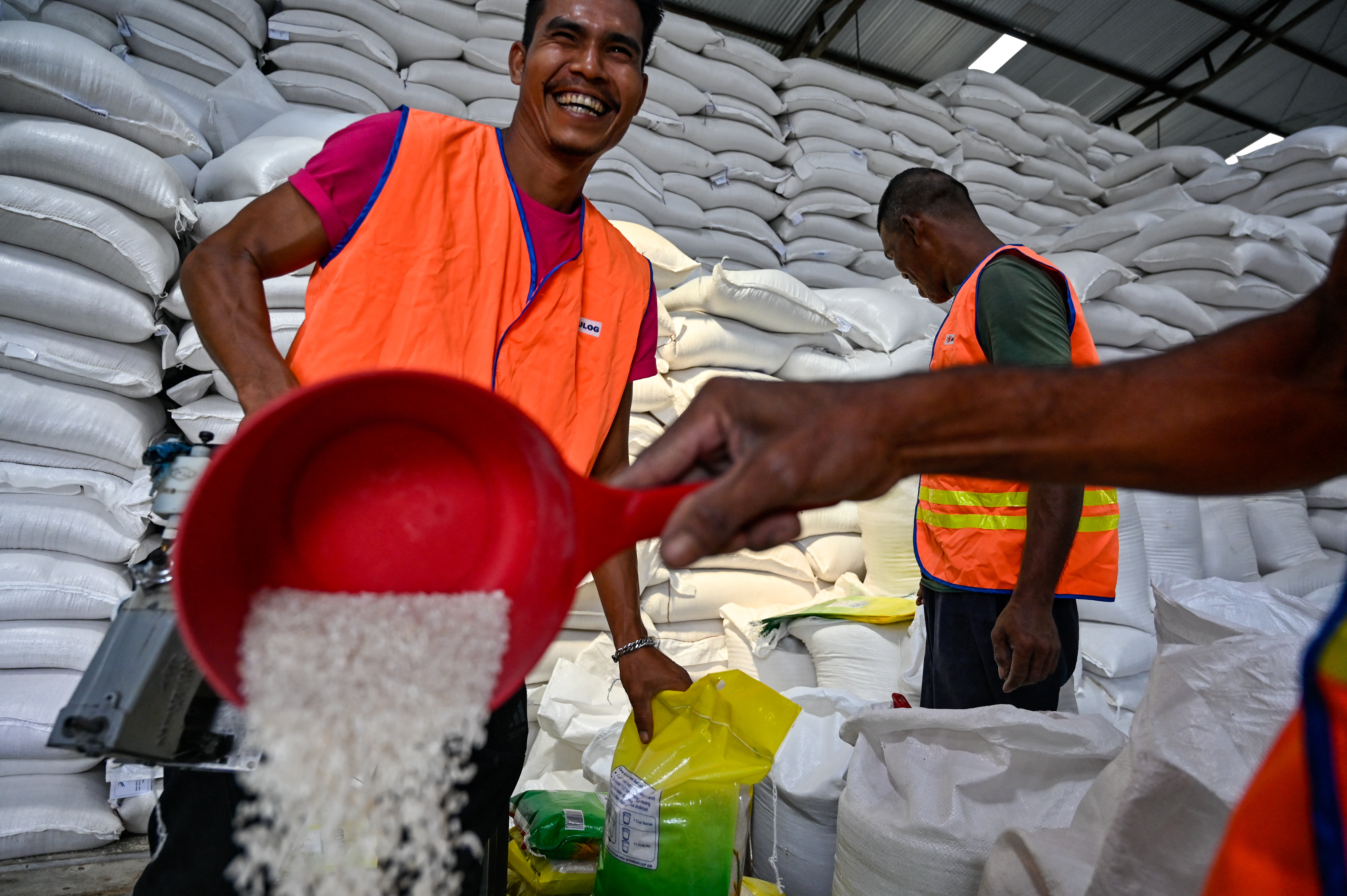 AFP__20251229__897K6HN__v1__HighRes__IndonesiaEconomyCommodityRice