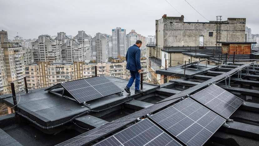 Ukrainians rush for alternative energy sources to keep lights on this winter
