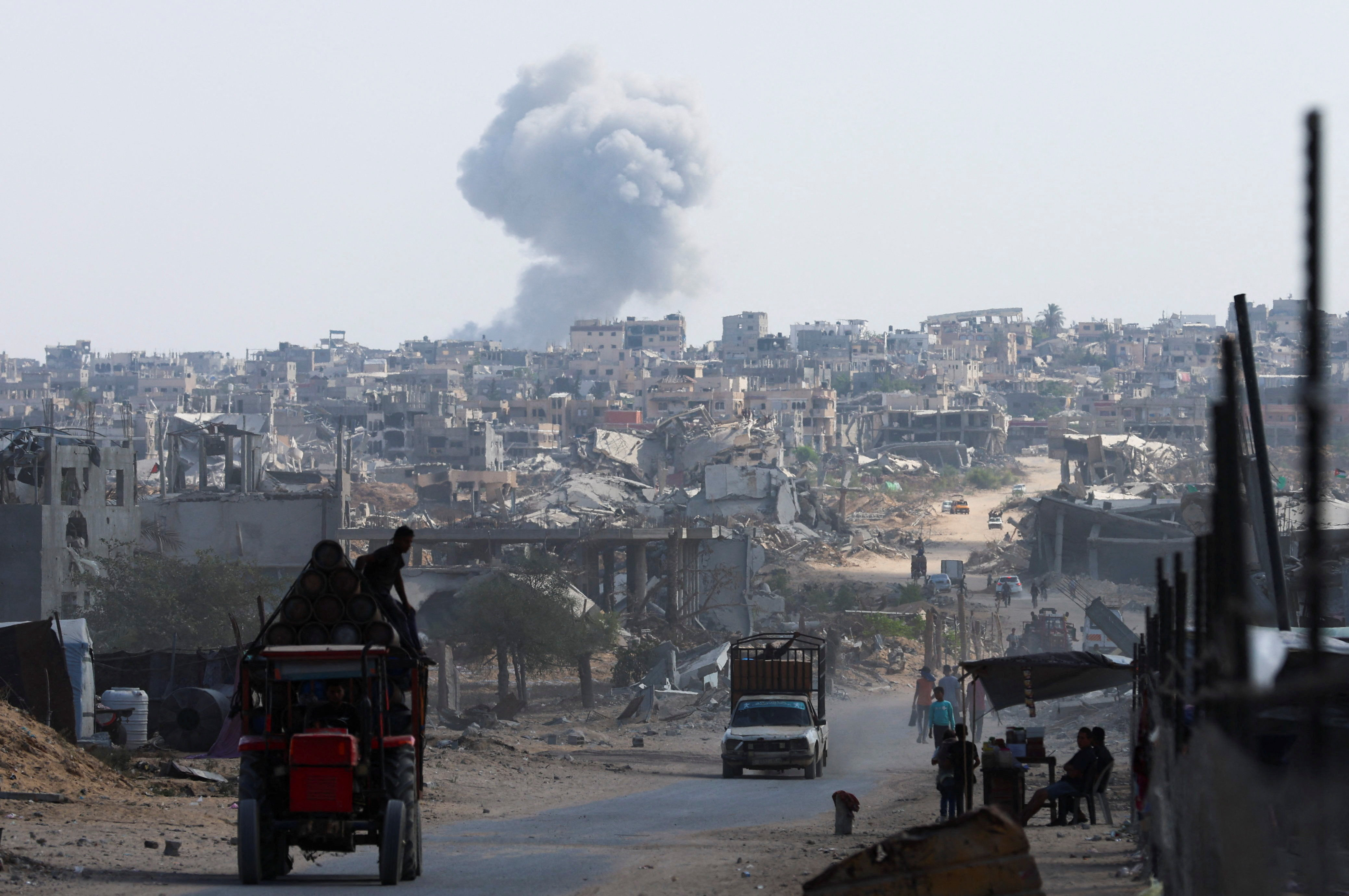 Smoke rises in Khan Younis