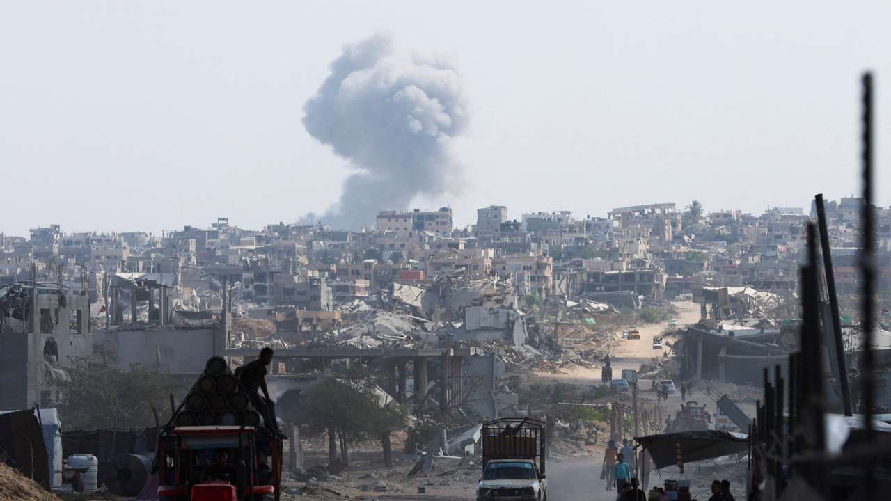 Smoke rises in Khan Younis