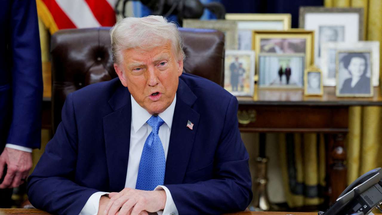FILE PHOTO: US judge extends pause on Trump's plan to freeze federal grants, loans