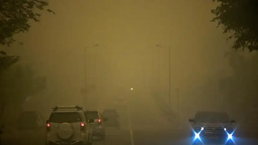 Hazardous Smoke Engulfs Indonesia's Palangka Raya
