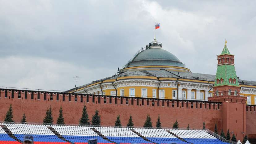 FILE PHOTO: People gather on the dome of the Kremlin Senate building in central Moscow